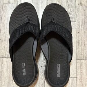 Skechers Black Textured Flip Flops